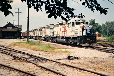 Kansas City Southern Railway freight train at station in Neosho, Missouri, on July 16, 1977. Photograph by John F. Bjorklund, © 2016, Center for Railroad Photography and Art. Bjorklund-61-04-11