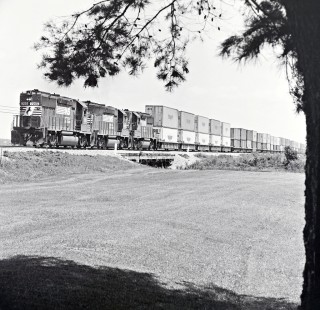 New Orleans-bound Norfolk Southern Railway stack train departs Meridian, Mississippi, in June 1987. Photograph by J. Parker Lamb, © 2017, Center for Railroad Photography and Art. Lamb-02-120-10