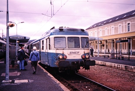 National Society of French Railways rail car no. 2904 stands at a platform awaiting its passengers in Neussargues, Languedoc-Roussillon, France, on March 2, 1999. Photograph by Fred M. Springer, © 2014, Center for Railroad Photography and Art. Springer-FRA-SD&AE-C&TS(1)-04-13