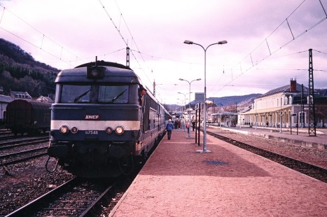 National Society of French Railways electric locomotive no. 67548 at a platform in Neussargues, Languedoc-Roussillon, France, on March 2, 1999. Photograph by Fred M. Springer, © 2014, Center for Railroad Photography and Art. Springer-FRA-SD&AE-C&TS(1)-04-14
