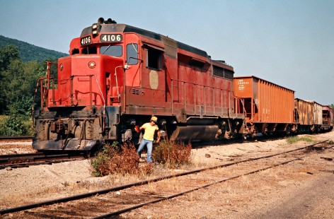 Southbound Kansas City Southern Railway freight train near Rich Mountain, Arkansas, on July 18, 1977. Photograph by John F. Bjorklund, © 2016, Center for Railroad Photography and Art. Bjorklund-61-12-05