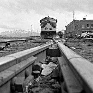 Alaska Railroad EMD FP7A locomotive no. 1510 in Anchorage, c. 1973. Photograph by Leo King, © 2015, Center for Railroad Photography and Art. King-03-031-006