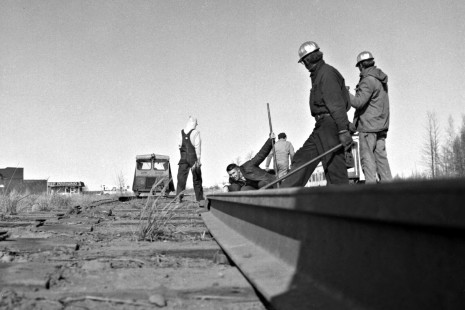 Alaska Railroad track workers, c. 1973. Photograph by Leo King, © 2015, Center for Railroad Photography and Art. King-03-092-011