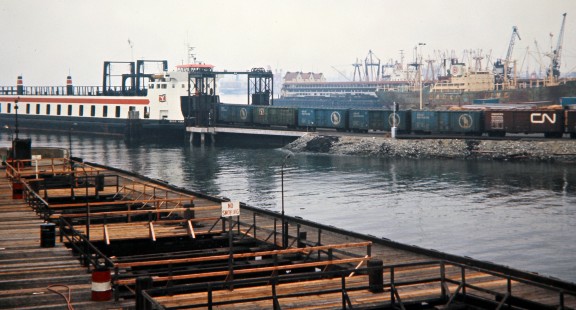 Canadian Pacific Railway railcars boarding the <i>Doris Yorke</i> ferry from the <i>Princess of Vancouver</i> in Vancouver, British Columbia, on August 25, 1971. Photograph by John F. Bjorklund, © 2015, Center for Railroad Photography and Art. Bjorklund-36-08-10
