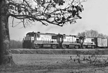 Memphis-bound freight train leaves Amory, Mississippi, in December 1980 after Burlington Northern Railroad had absorbed Frisco. Photograph by J. Parker Lamb, © 2016, Center for Railroad Photography and Art. Lamb-02-007-02