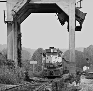 Westbound Frisco local freight train ducks under remnants of massive coaling tower at Sulligent, Alabama, in August 1973. Photograph by J. Parker Lamb, © 2016, Center for Railroad Photography and Art. Lamb-02-002-11