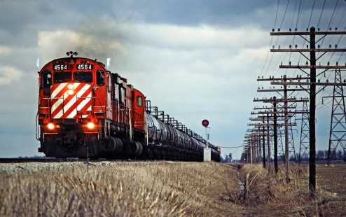 Westbound Canadian Pacific Railway freight train near Tilbury, Ontario, on April 17, 1982. Photograph by John F. Bjorklund, © 2015, Center for Railroad Photography and Art. Bjorklund-37-17-03