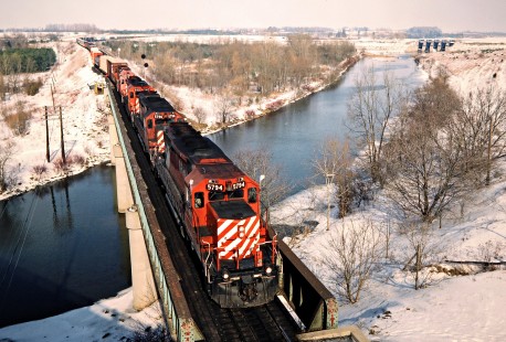 Westbound Canadian Pacific Railway freight train crossing the Thames River at Woodstock, Ontario, on February 7, 1987. Photograph by John F. Bjorklund, © 2015, Center for Railroad Photography and Art. Bjorklund-39-02-23