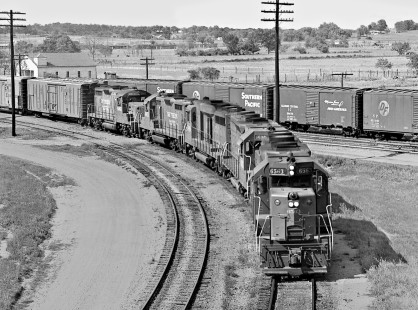 San Antonio-bound Southern Pacific Railroad train bends away from Houston main line at Hearne, Texas, to follow Dalsa Cutoff (Dalsa=Dallas-San Antonio) in July 1965. Photograph by J. Parker Lamb, © 2016, Center for Railroad Photography and Art. Lamb-02-053-11