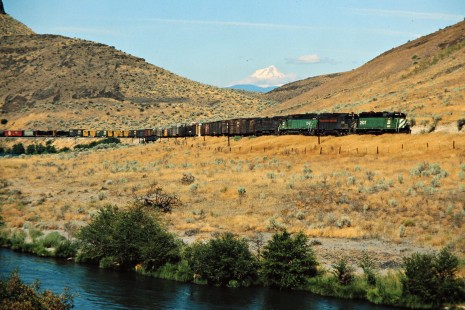 Northbound Burlington Northern Railroad freight train near Sherar, Oregon, on August 18, 1978. Photograph by John F. Bjorklund, © 2015, Center for Railroad Photography and Art. Bjorklund-10-12-06
