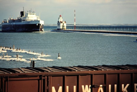 Eastbound <i>Viking</i> car ferry in Kewaunee, Wisconsin, on March 1, 1980. Photograph by John F. Bjorklund, © 2015, Center for Railroad Photography and Art. Bjorklund-02-02-09
