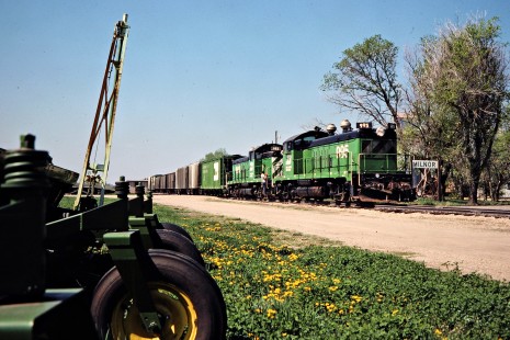Eastbound Burlington Northern Railroad freight train passing through Milnor, North Dakota, on May 17, 1978. Photograph by John F. Bjorklund, © 2015, Center for Railroad Photography and Art. Bjorklund-09-26-01