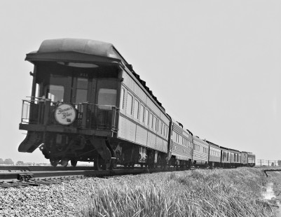 Wabash Railroad northbound <i>Banner Blue</i> passenger train rounding a curve north of Bement, Illinois, in 1958. Photograph by J. Parker Lamb, © 2015, Center for Railroad Photography and Art. Lamb-01-039-08