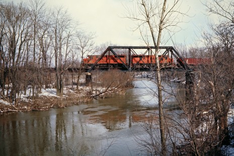 Northbound Ann Arbor Railroad freight train at Raisin River in Dundee, Michigan, on March 24, 1974. Photograph by John F. Bjorklund, © 2015, Center for Railroad Photography and Art. Bjorklund-03-15-04