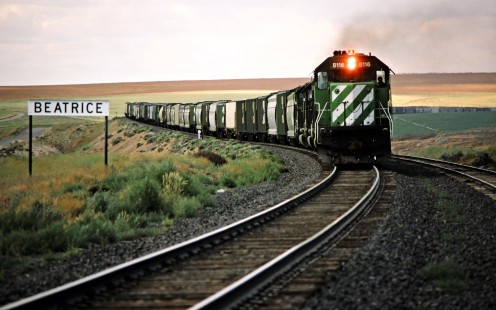 Westbound Burlington Northern Railroad freight train in Beatrice, Washington, on June 29, 1988. Photograph by John F. Bjorklund, © 2015, Center for Railroad Photography and Art. Bjorklund-13-28-15