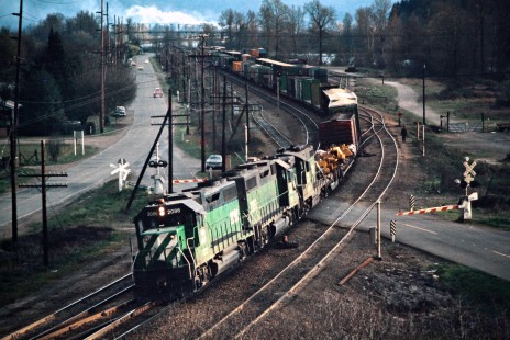 Northbound Burlington Northern Railroad freight train near Longview, Washington, on April 13, 1975. Photograph by John F. Bjorklund, © 2015, Center for Railroad Photography and Art. Bjorklund-08-27-05