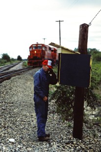 Southbound Ann Arbor Railroad and worker in Owosso, Michigan, on August 28, 1982. Photograph by John F. Bjorklund, © 2015, Center for Railroad Photography and Art. Bjorklund-02-29-06