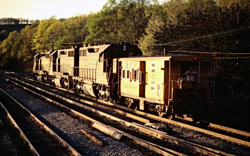 Westbound Baltimore and Ohio Railroad locomotives and caboose in Altamont, Maryland, on May 24, 1984. Photograph by John F. Bjorklund, © 2015, Center for Railroad Photography and Art. Bjorklund-17-10-13