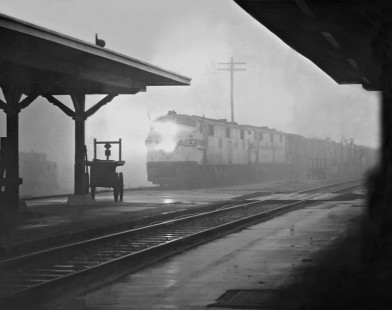 The first section of Seaboard Air Line Railroad's southbound <i>Palmland</i> passenger train pulls into the station at Raleigh, North Carolina, on a foggy morning in December 1961. Photograph by J. Parker Lamb, © 2016, Center for Railroad Photography and Art. Lamb-01-075-08