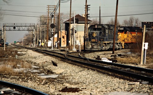 Westbound to southbound Baltimore and Ohio Railroad freight in Deshler, Ohio, on January 11, 1986. Photograph by John F. Bjorklund, © 2015, Center for Railroad Photography and Art. Bjorklund-17-20-01