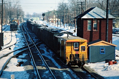 Eastbound Baltimore and Ohio Railroad freight train in Tiffin, Ohio, on March 5, 1978. Photograph by John F. Bjorklund, © 2015, Center for Railroad Photography and Art. Bjorklund-16-07-05