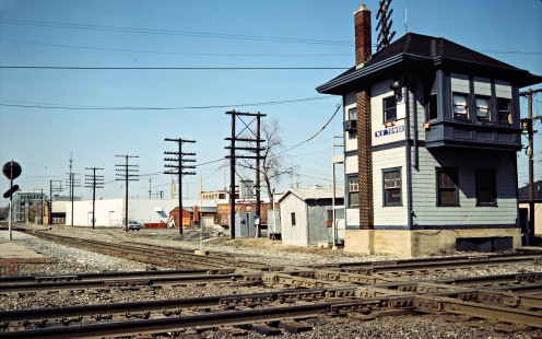 NS Tower protecting the crossing of the Baltimore and Ohio and Norfolk Southern (former Pennsylvania) railroads in Lima, Ohio, on March 2, 1985. Photograph by John F. Bjorklund, © 2015, Center for Railroad Photography and Art. Bjorklund-17-19-20