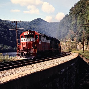 Western Maryland Railway locomotive leading an eastbound Baltimore and Ohio Railroad freight train in Indian Creek, Pennsylvania, on September 27, 1980. Photograph by John F. Bjorklund, © 2015, Center for Railroad Photography and Art. Bjorklund-17-27-02