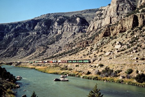 Westbound Burlington Northern Railroad freight train at Wind River Canyon in Boysen, Wyoming, on October 2, 1984. Photograph by John F. Bjorklund, © 2015, Center for Railroad Photography and Art. Bjorklund-13-01-21