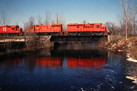 Southbound Ann Arbor Railroad freight train at Pine River in Alma, Michigan, on March 27, 1982. Photograph by John F. Bjorklund, © 2015, Center for Railroad Photography and Art. Bjorklund-03-27-08