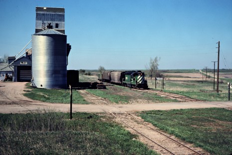 Eastbound Burlington Northern Railroad in Alfred, North Dakota, on May 16, 1978. Photograph by John F. Bjorklund, © 2015, Center for Railroad Photography and Art. Bjorklund-09-24-07