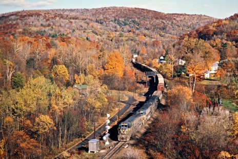 Delaware and Hudson Railway freight train in Lanesboro, Pennsylvania, on October 18, 1974. Photograph by John F. Bjorklund, © 2015, Center for Railroad Photography and Art. Bjorklund-18-14-08