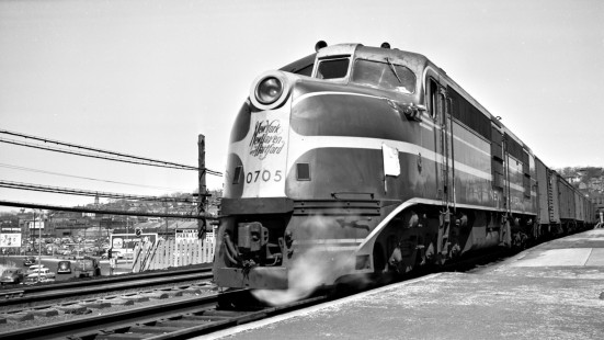 New York, New Haven and Hartford Alco DL-109 no. 0705 with a train in 1954. Photograph by Leo King, © 2016, Center for Railroad Photography and Art. King-07-070-001