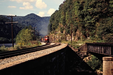 Eastbound Baltimore and Ohio Railroad freight train in Indian Creek, Pennsylvania, on September 27, 1980. Photograph by John F. Bjorklund, © 2015, Center for Railroad Photography and Art. Bjorklund-16-15-18