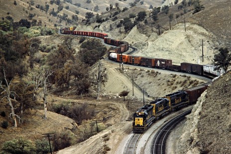Santa Fe Railway freight train on Tehachapi grade at Cable, California, on November 14, 1975. Photograph by John F. Bjorklund, © 2015, Center for Railroad Photography and Art. Bjorklund-04-20-16