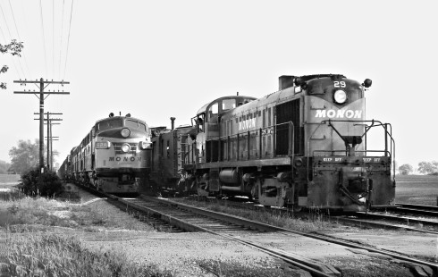 Monon Railroad northbound freight train no. 72 (left) passing a local train at Linden, Indiana, on May 31, 1960. Photograph by J. Parker Lamb, © 2015, Center for Railroad Photography and Art. Lamb-01-045-12
