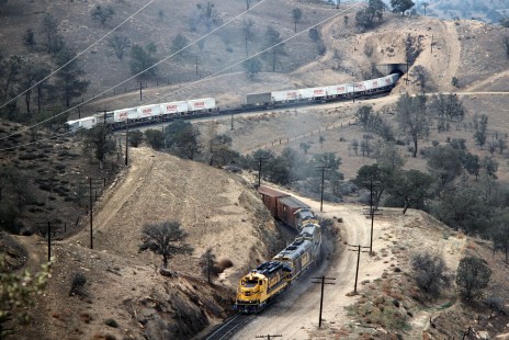 Santa Fe Railway freight train in Walong, California, on October 14, 1976. Photograph by John F. Bjorklund, © 2015, Center for Railroad Photography and Art. Bjorklund-04-21-03