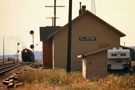 Eastbound Burlington Northern Railroad freight train in Elliston, Montana, on July 19, 1973. Photograph by John F. Bjorklund, © 2015, Center for Railroad Photography and Art. Bjorklund-08-05-02