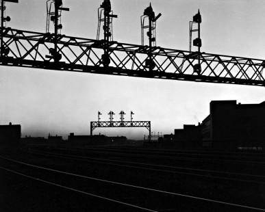 Chicago & North Western semaphore signals outside of the North Western Terminal in Chicago on October 19, 1955. Photograph by Wallace W. Abbey, © 2015, Center for Railroad Photography and Art. Abbey-03-065-07