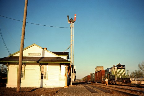 Westbound Burlington Northern Railroad freight train at depot in Richardton, North Dakota, on May 15, 1978. Photograph by John F. Bjorklund, © 2015, Center for Railroad Photography and Art. Bjorklund-09-22-14