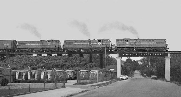 Eastbound Norfolk Southern Railway train approaches yard at Raleigh, North Carolina, in July 1960. Photograph by J. Parker Lamb, © 2016, Center for Railroad Photography and Art. Lamb-01-086-10