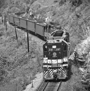 Eastbound Southern Railway coal train twists through S-curve as it nears Old Fort, North Carolina, in August 1973. Photograph by J. Parker Lamb, © 2016, Center for Railroad Photography and Art. Lamb-01-085-08