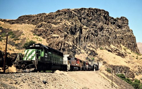 Burlington Northern Railroad freight train in Moody, Oregon, on July, 1996. Photograph by John F. Bjorklund, © 2015, Center for Railroad Photography and Art. Bjorklund-14-26-22
