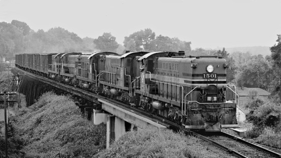 Eastbound Norfolk Southern Railway train approaches yard at Raleigh, North Carolina, in August 1961. Photograph by J. Parker Lamb, © 2016, Center for Railroad Photography and Art. Lamb-01-086-11