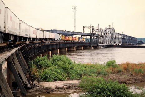Eastbound Santa Fe Railway freight train crossing the Mississippi River in Fort Madison, Iowa, on July 15, 1990. Photograph by John F. Bjorklund, © 2015, Center for Railroad Photography and Art. Bjorklund-05-30-04