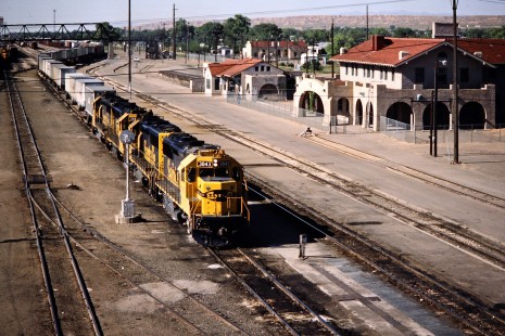 Westbound Santa Fe Railway freight train in  Belen, New Mexico, on May 6, 1986. Photograph by John F. Bjorklund, © 2015, Center for Railroad Photography and Art. Bjorklund-05-07-22