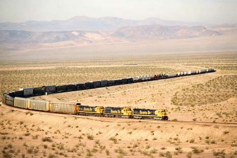 Westbound Santa Fe Railway freight train in Klondike, California, on April 12, 1989. Photograph by John F. Bjorklund, © 2015, Center for Railroad Photography and Art. Bjorklund-05-19-24
