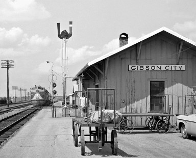 Wabash Railroad southbound <i>Banner Blue</i> passenger train gets a wave from the operator at Gibson City, Illinois, on May 24, 1958. Photograph by J. Parker Lamb, © 2015, Center for Railroad Photography and Art. Lamb-01-040-05