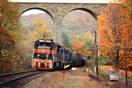 Westbound Guilford freight train on the Delaware and Hudson Railway at Starrucca Viaduct in Lanesboro, Pennsylvania, on October 18, 1985. Photograph by John F. Bjorklund, © 2015, Center for Railroad Photography and Art. Bjorklund-18-26-18