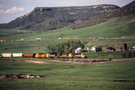Southbound Santa Fe Railway freight train in Greenland, Colorado, on May 22, 1987. Photograph by John F. Bjorklund, © 2015, Center for Railroad Photography and Art. Bjorklund-05-12-13