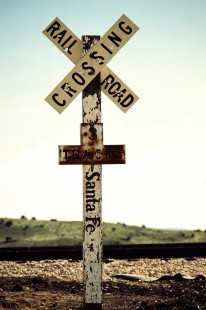 Santa Fe Railway crossing sign in Rio Puerco, New Mexico, on May 15, 1985.   Photograph by John F. Bjorklund, © 2015, Center for Railroad Photography and Art. Bjorklund-05-01-14
